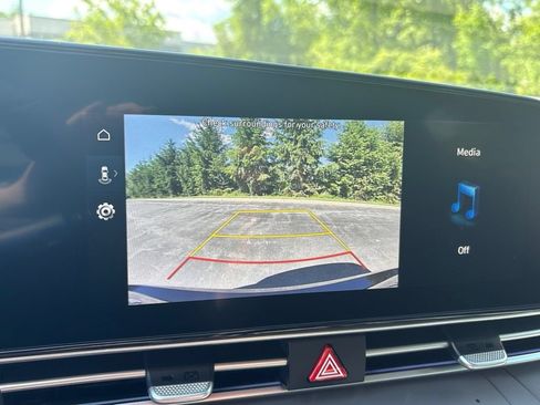New 2025 Hyundai Elantra SEL FWD image 26
