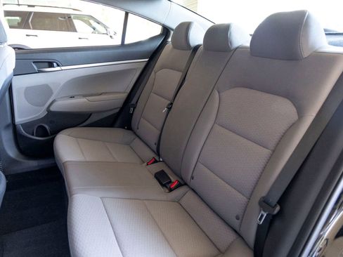 Used 2020 Hyundai Elantra SE image 25