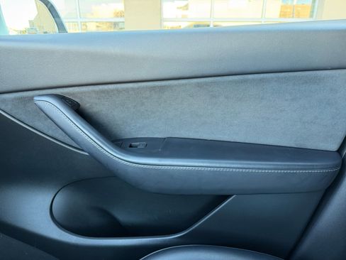 Used 2022 Tesla Model Y Performance image 16