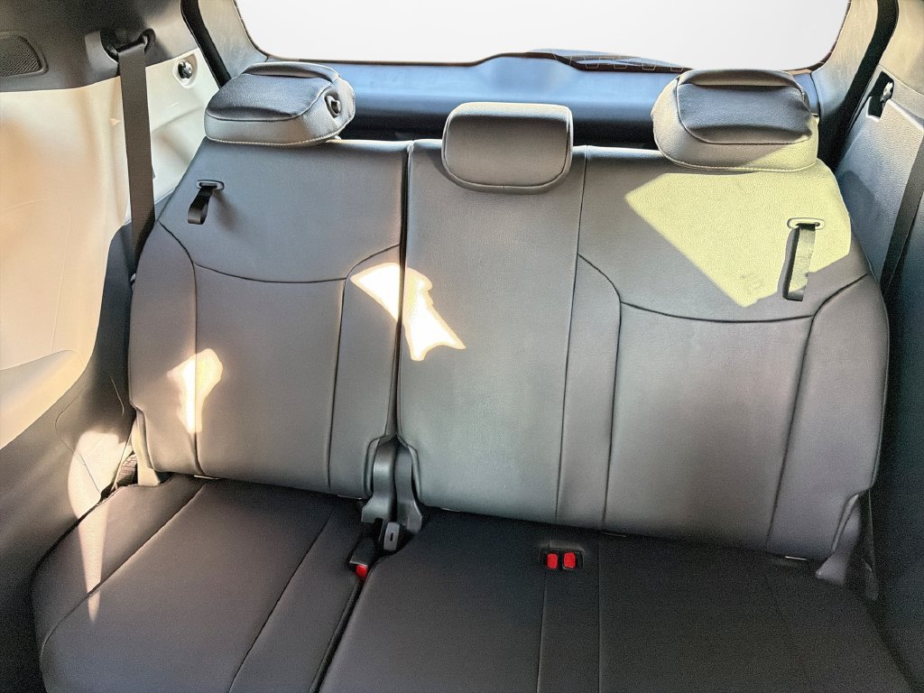 Used 2026 Toyota Sienna Platinum AWD/4WD image 32
