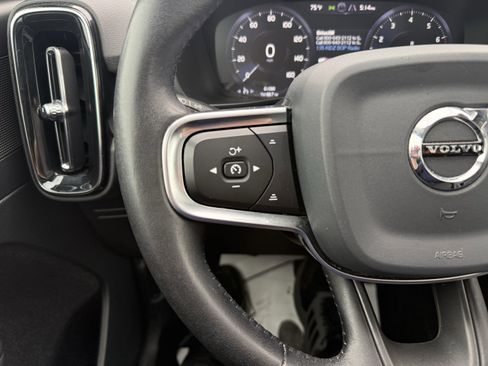 Used 2020 Volvo XC40 T5 Momentum w/ Protection Package AWD/4WD image 18
