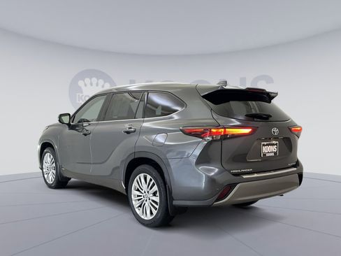 Used 2025 Toyota Highlander Platinum AWD/4WD image 7