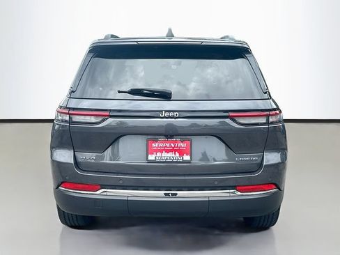 Used 2023 Jeep Grand Cherokee Laredo AWD/4WD image 7