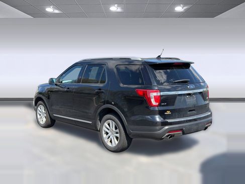 Used 2018 Ford Explorer XLT w/ Equipment Group 202A image 3