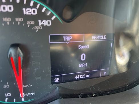Used 2019 Chevrolet Trax LT w/ LT Convenience Package AWD/4WD image 11