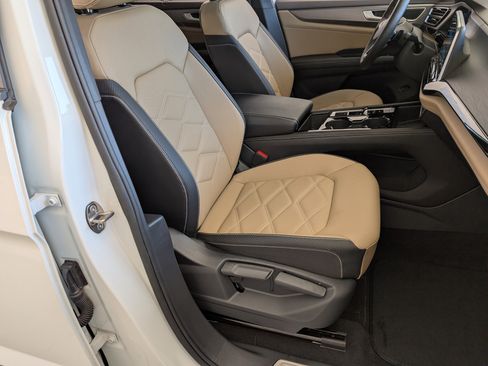 Used 2024 Volkswagen Atlas Cross Sport SE image 21