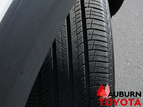 Used 2025 Nissan Pathfinder S image 4