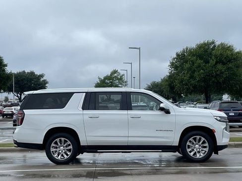 Used 2023 Chevrolet Suburban Premier AWD/4WD image 3