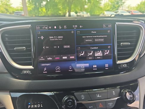 Used 2022 Chrysler Pacifica Touring-L FWD image 24