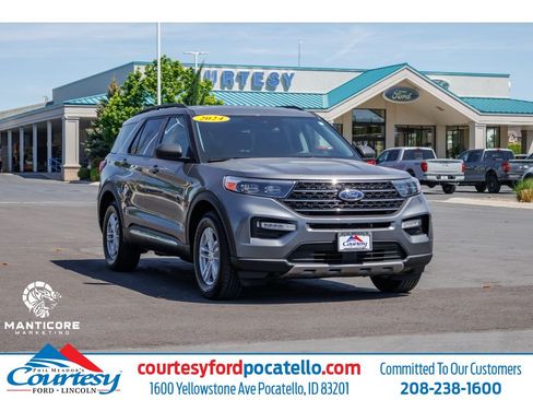 Used 2024 Ford Explorer XLT w/ Equipment Group 202A AWD/4WD image 1