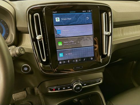 Used 2025 Volvo XC40 B5 Core image 26