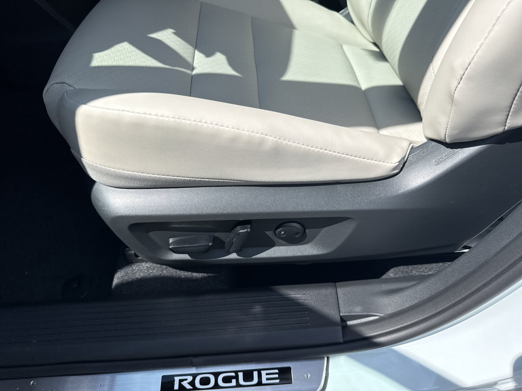 New 2026 Nissan Rogue Dark Armor AWD/4WD image 15