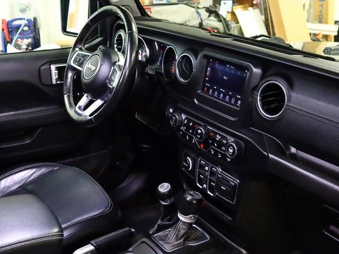 Used 2020 Jeep Wrangler Unlimited Sahara w/ Safety Group image 27