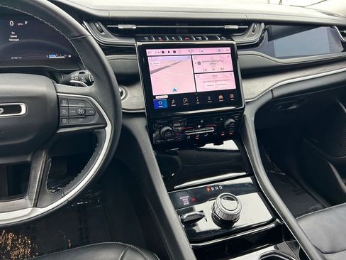 Used 2022 Jeep Grand Cherokee L Limited w/ Black Appearance Package image 20