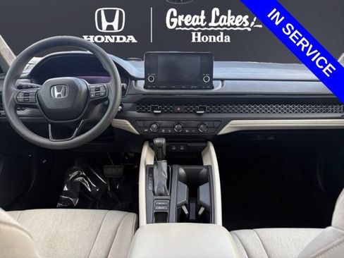 Used 2025 Honda Accord SE image 11