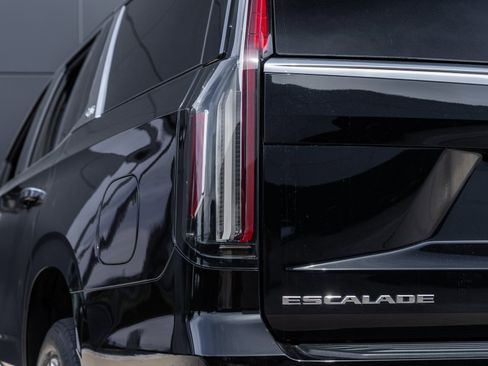 Used 2023 Cadillac Escalade Premium Luxury image 13