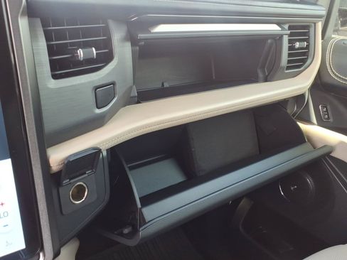 Used 2022 Ford Expedition Max Platinum AWD/4WD image 32