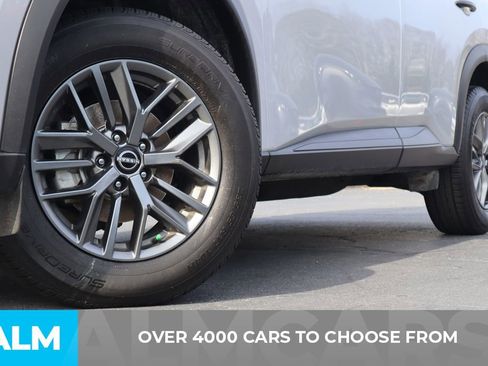 Used 2024 Nissan Rogue S image 3