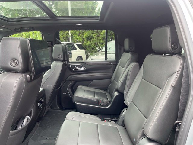 Used 2023 Chevrolet Suburban Z71 w/ Luxury Package AWD/4WD image 19