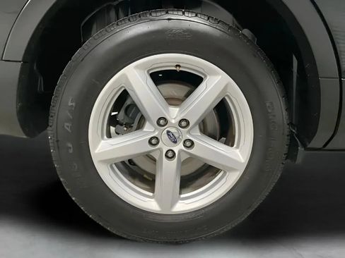 Used 2018 Ford Explorer XLT w/ Equipment Group 201A FWD image 27
