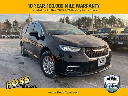 New 2026 Chrysler Pacifica Select