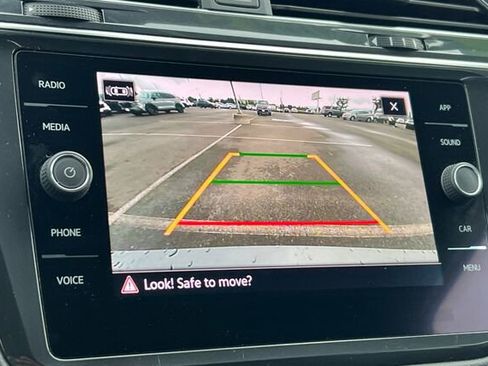 Certified 2022 Volkswagen Tiguan SE image 19