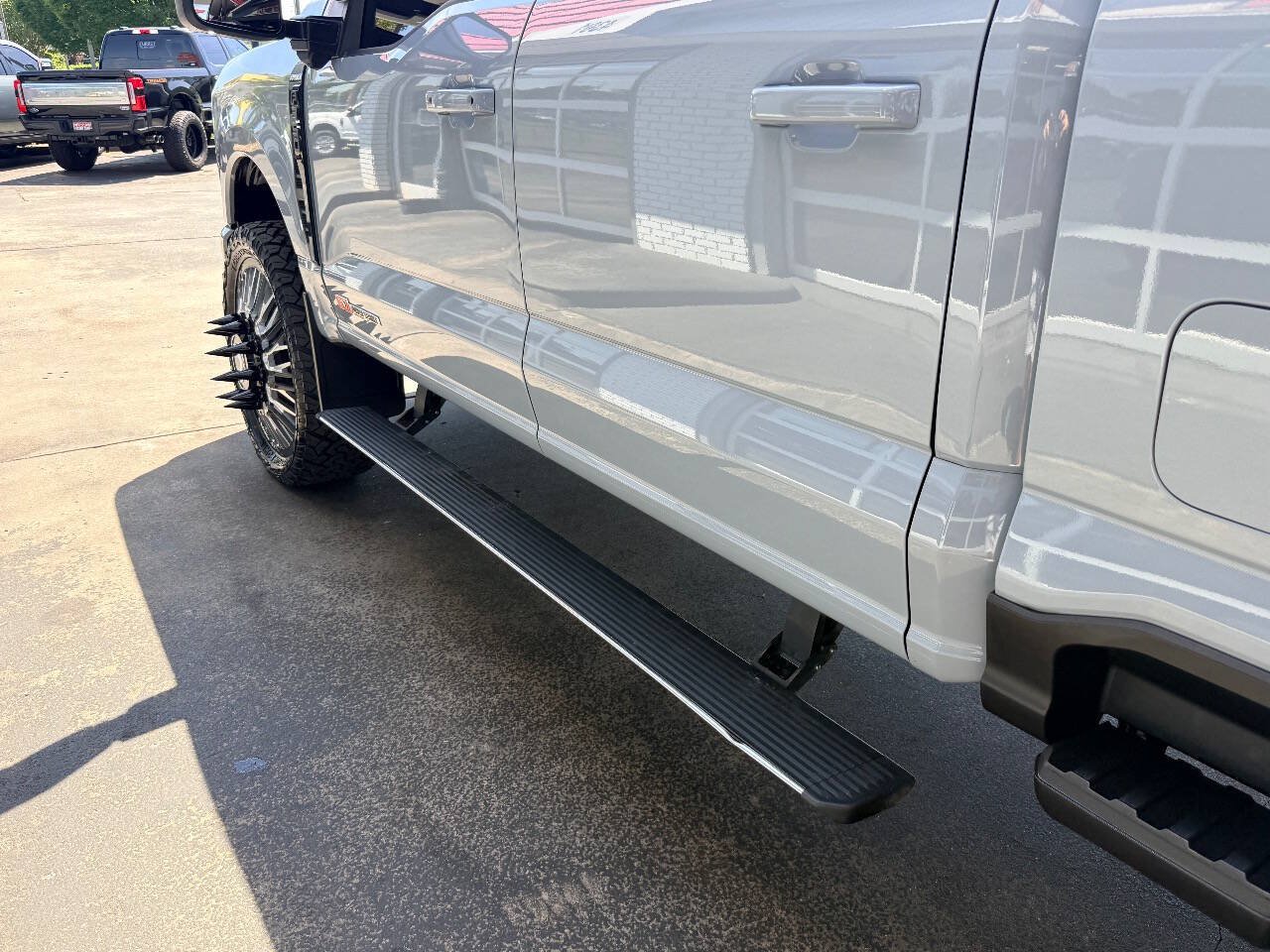 Used 2025 Ford F350 Platinum w/ FX4 Off-Road Package AWD/4WD image 18