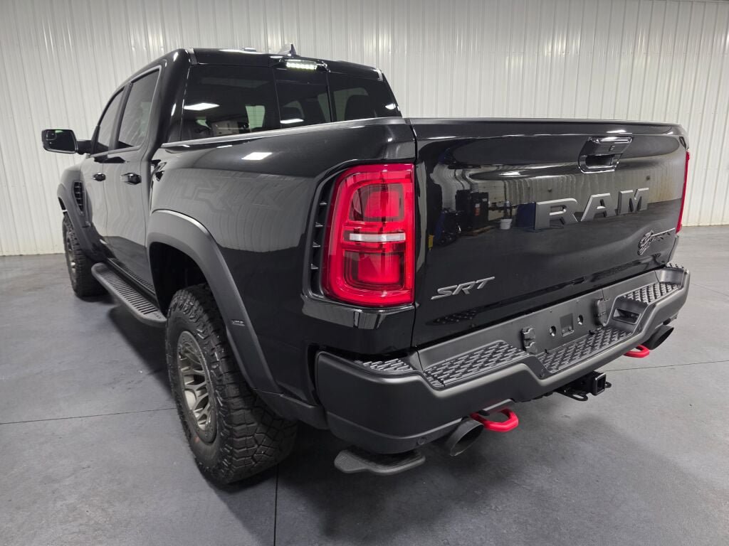 Used 2027 RAM 1500 4x4 Crew Cab image 4