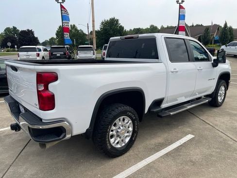 Used 2025 Chevrolet Silverado 2500 LT AWD/4WD image 3