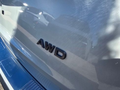 Used 2024 Nissan Rogue S AWD/4WD image 11