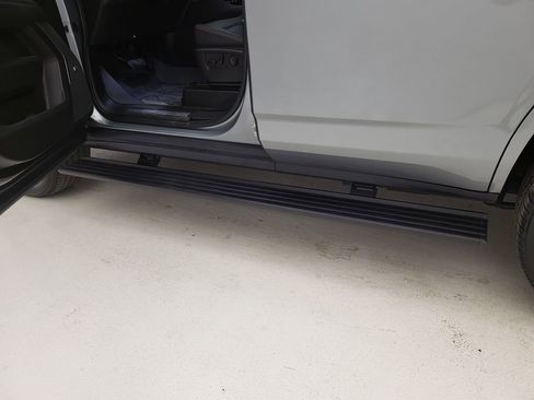 Used 2024 Chevrolet Tahoe High Country image 4