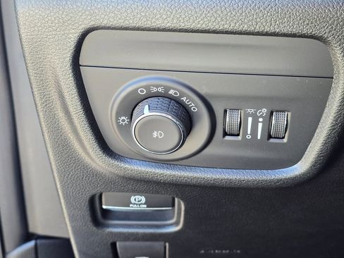 Used 2025 Jeep Grand Cherokee Limited AWD/4WD image 12