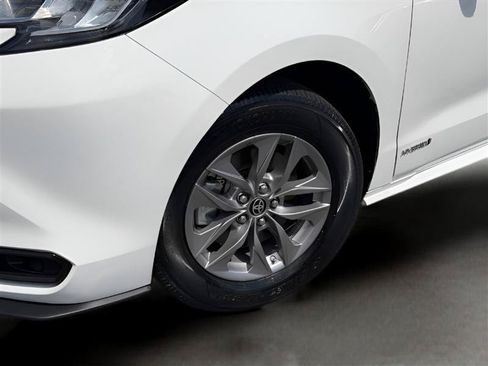 Used 2021 Toyota Sienna LE FWD image 7