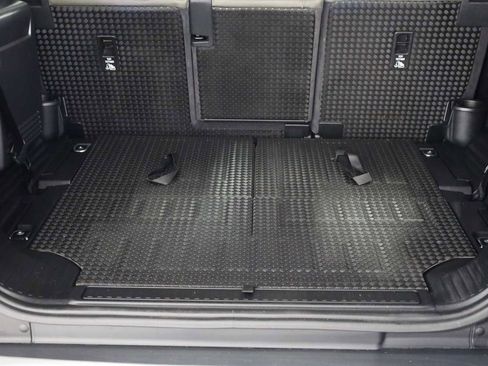 Used 2020 Land Rover Defender 110 SE image 39