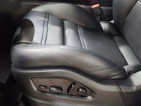 Used 2024 Porsche Cayenne image 43