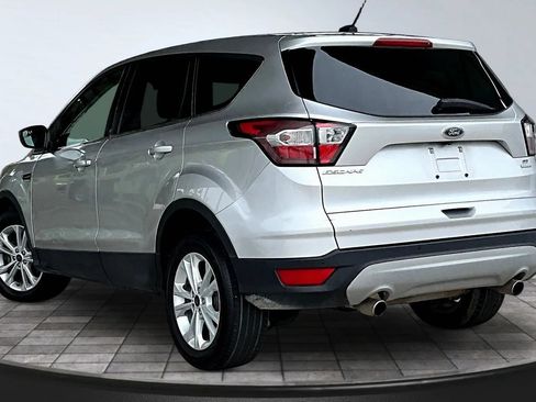 Used 2017 Ford Escape SE FWD image 4
