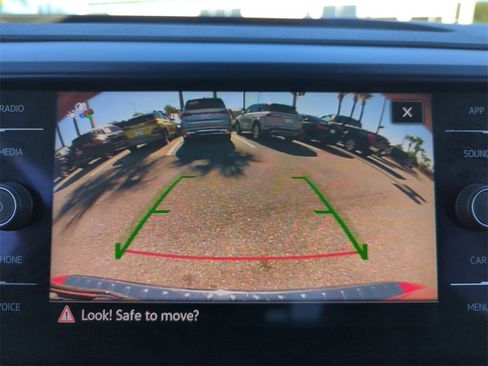 Used 2022 Volkswagen Taos SE w/ Panoramic Sunroof Package image 37