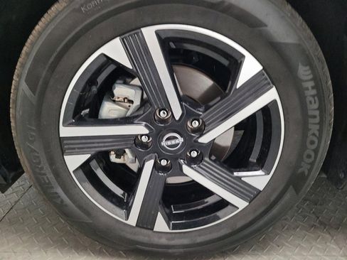 Used 2025 Nissan Sentra SV FWD image 31