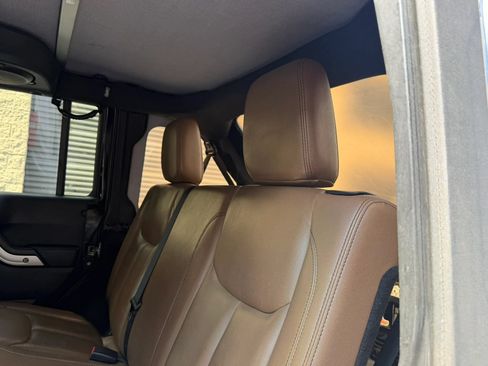 Used 2013 Jeep Wrangler Unlimited Sahara w/ Mopar Chrome Edition Group AWD/4WD image 30