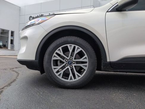 Used 2022 Ford Escape SEL w/ Technology Package AWD/4WD image 16