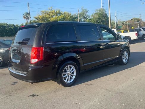 Used 2019 Dodge Grand Caravan SXT image 4