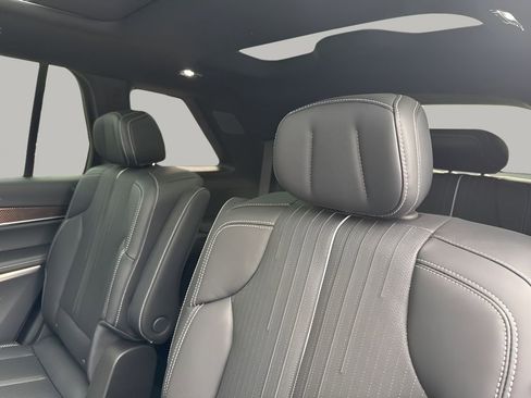 New 2026 Cadillac Vistiq Sport w/ LPO, Floor Liner Package image 38