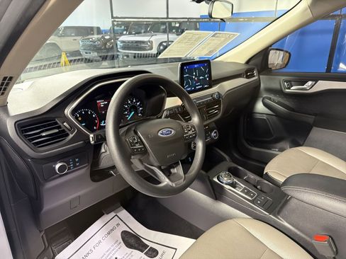 Used 2020 Ford Escape SE image 25