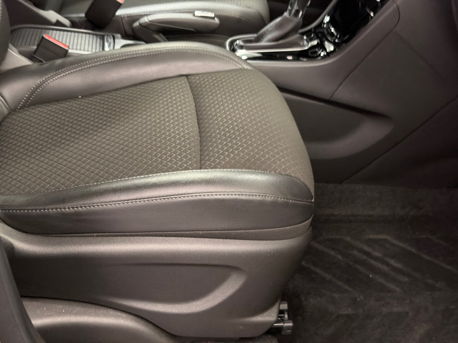 Used 2019 Buick Encore Sport Touring FWD image 10
