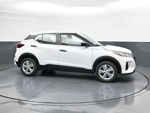 Certified 2025 Nissan Kicks Play S FWD image 4