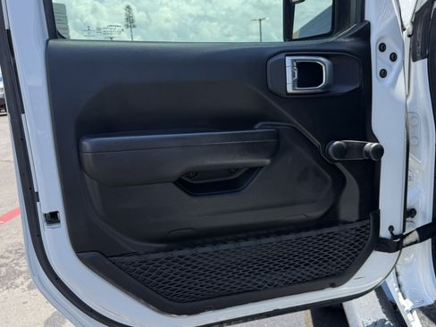 Used 2022 Jeep Gladiator Sport w/ Trailer Tow Package AWD/4WD image 9