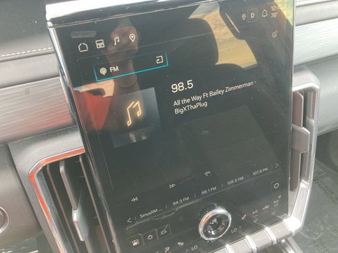 Used 2025 GMC Acadia Elevation image 12