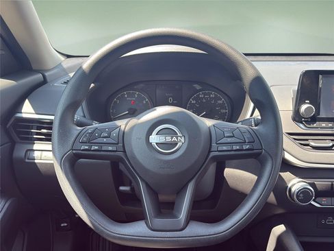 Used 2023 Nissan Altima 2.5 S FWD image 18
