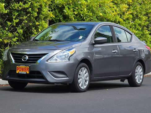 Used 2017 Nissan Versa SV FWD image 8