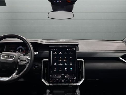 Used 2025 GMC Acadia Elevation image 12